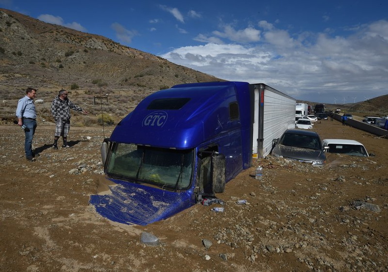 California mudslides trap vehicles on Rt 58