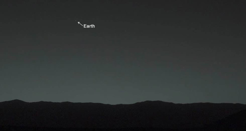 Mars-looking-at-the-earth.jpg