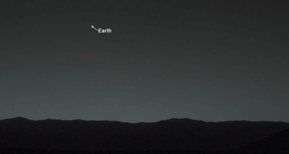 Mars-looking-at-the-earth